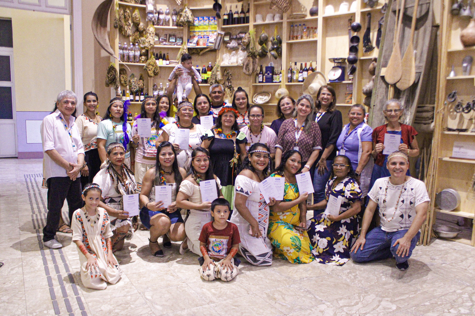 Prefeitura de Manaus e Senai entregam certificados de capacitação a mulheres indígenas atendidas pelo CRDM