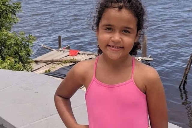 Corpo de menina de 6 anos que estava desaparecida é encontrado em cova no quintal da casa de amiga