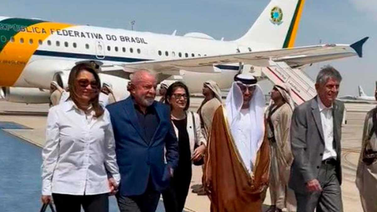 Lula chega a Abu Dhabi para reunião com presidente dos Emirados Árabes
