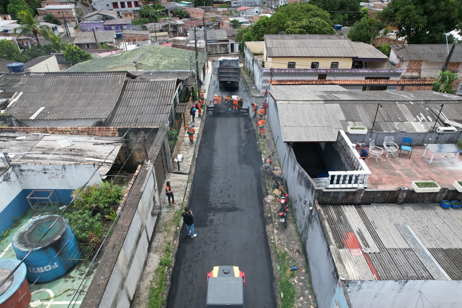 Prefeitura de Manaus aplica 630 toneladas de asfalto no conjunto Ajuricaba