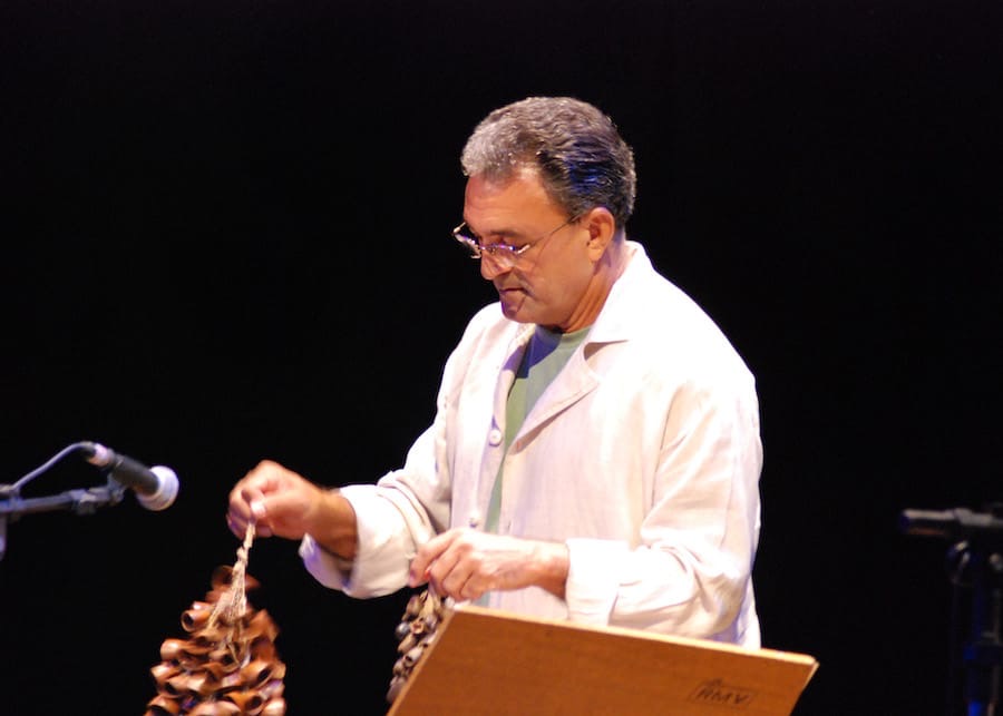 Espetáculo apresenta o poeta Celdo Braga em colaboração com a Orquestra de Violões do Amazonas