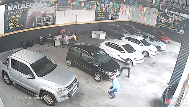 Empresário fala após tentativa de assalto e tiros em loja de veículos em Manaus
