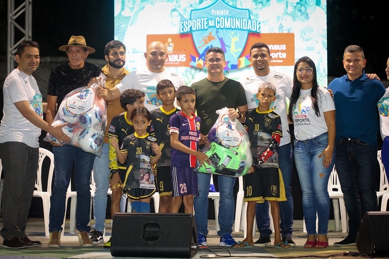 Prefeitura de Manaus entrega novos kits esportivos e celebra marca de 200 projetos sociais atendidos