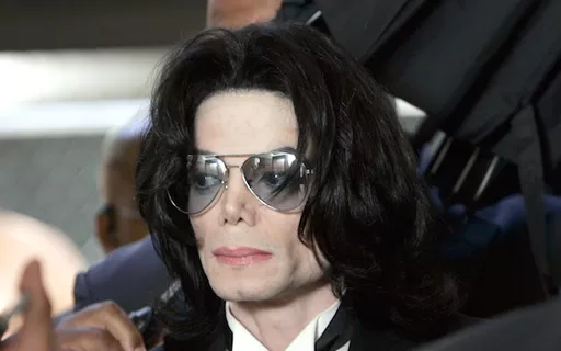 Mesmo morto há mais de 14 anos, Michael Jackson pode virar réu por abuso infantil