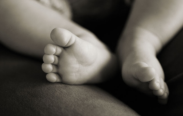 Bebê de 6 meses morre após cair da cama na zona Oeste de Manaus