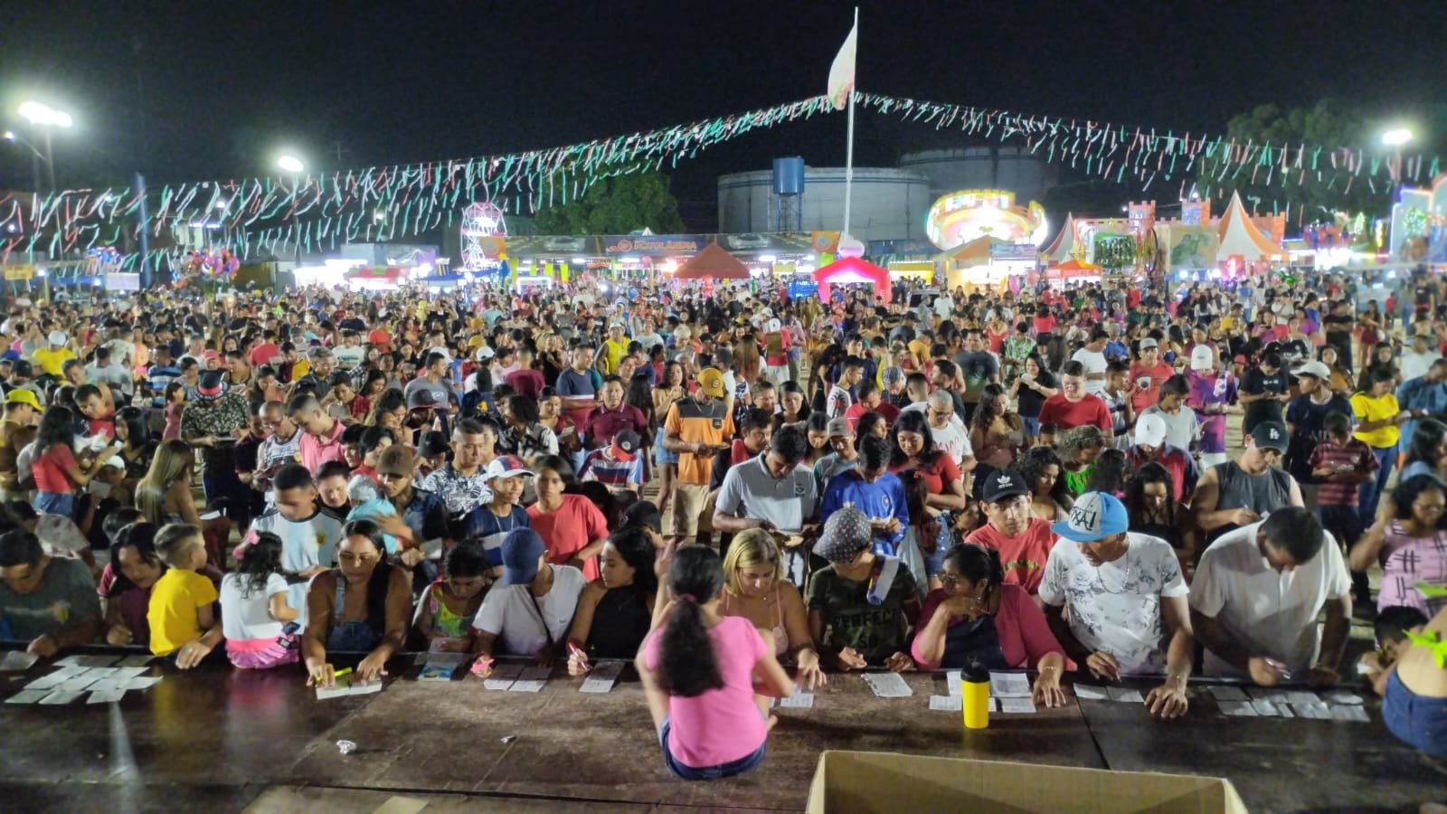 Sassá parabeniza moradores e coordenadores pelo sucesso do Festival Folclórico da Paz no Jorge Teixeira