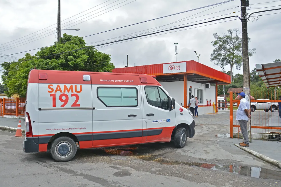 Criminosos mudam rota de ambulância em Manaus para atender comparsa ferido, diz Semsa