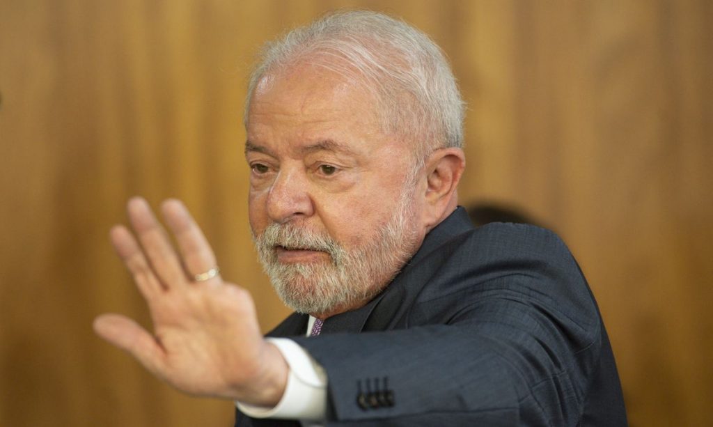 COM DORES NO QUADRIL, Lula planeja uma cirurgia para tratar artrose