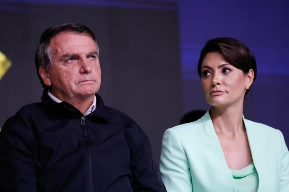 Bolsonaro e Michelle ficam em silêncio em depoimento à PF