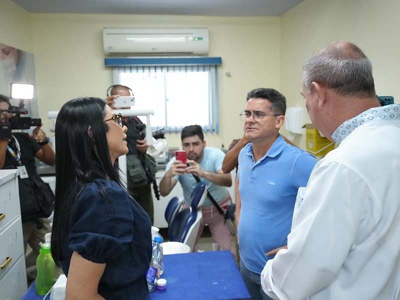 Prefeito reinaugura mais duas unidades de saúde na zona Norte de Manaus