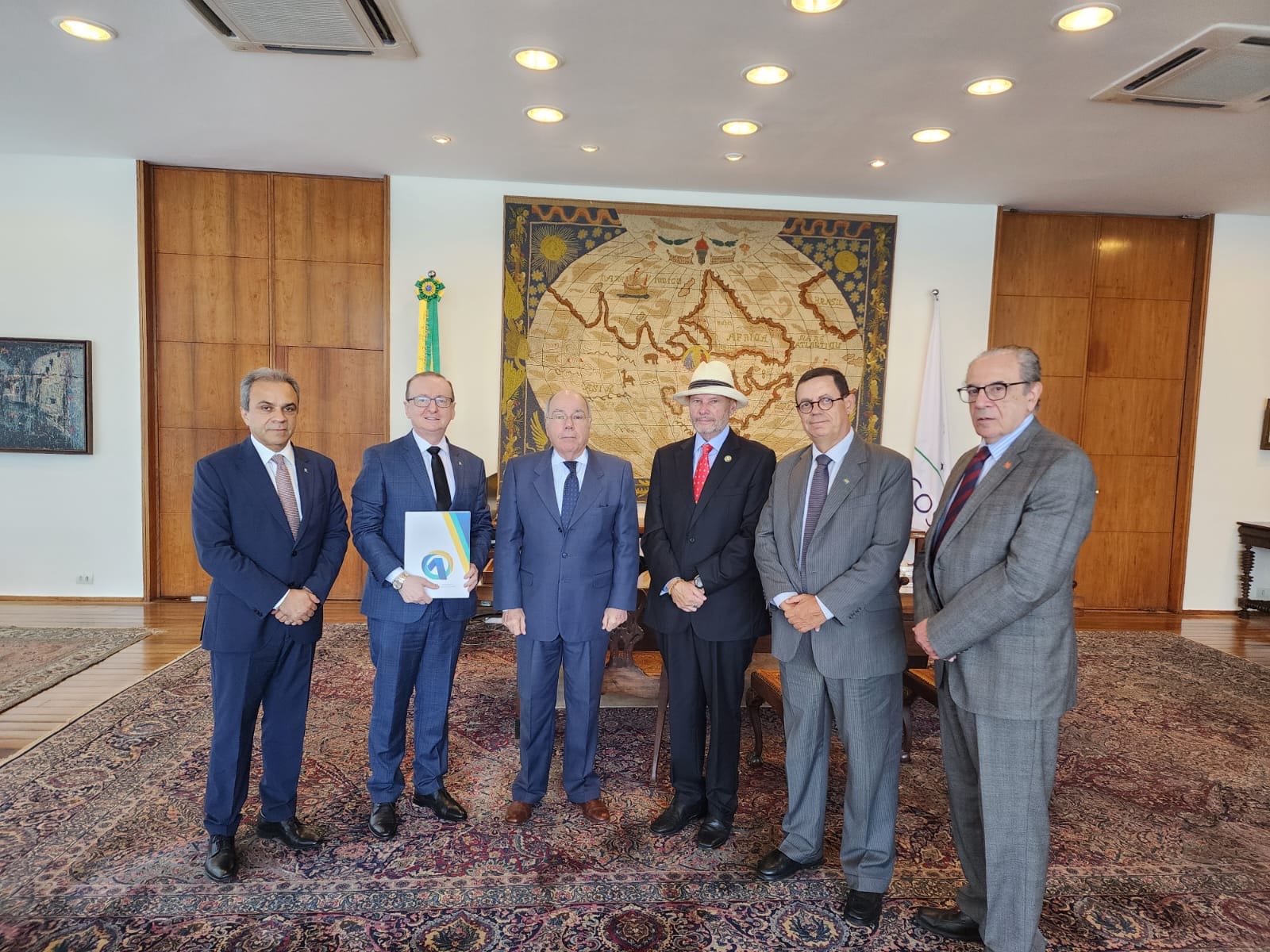Conselheiro do TCE-AM e representantes do Controle Externo se reúnem com ministro das Relações Exteriores, em Brasília