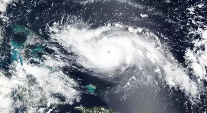 Furacão Idália chega a Florida com ventos de mais de 190 km/h e chuvas intensas