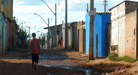 Pobreza cai pela metade, mas afeta quase um quarto dos brasileiros