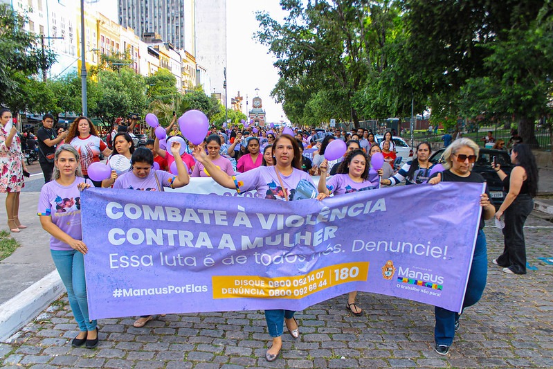 Prefeitura de Manaus realiza caminhada alusiva ao combate à violência contra a mulher