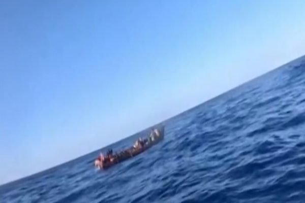Itália: naufrágio próximo à costa mata mais de 40 imigrantes