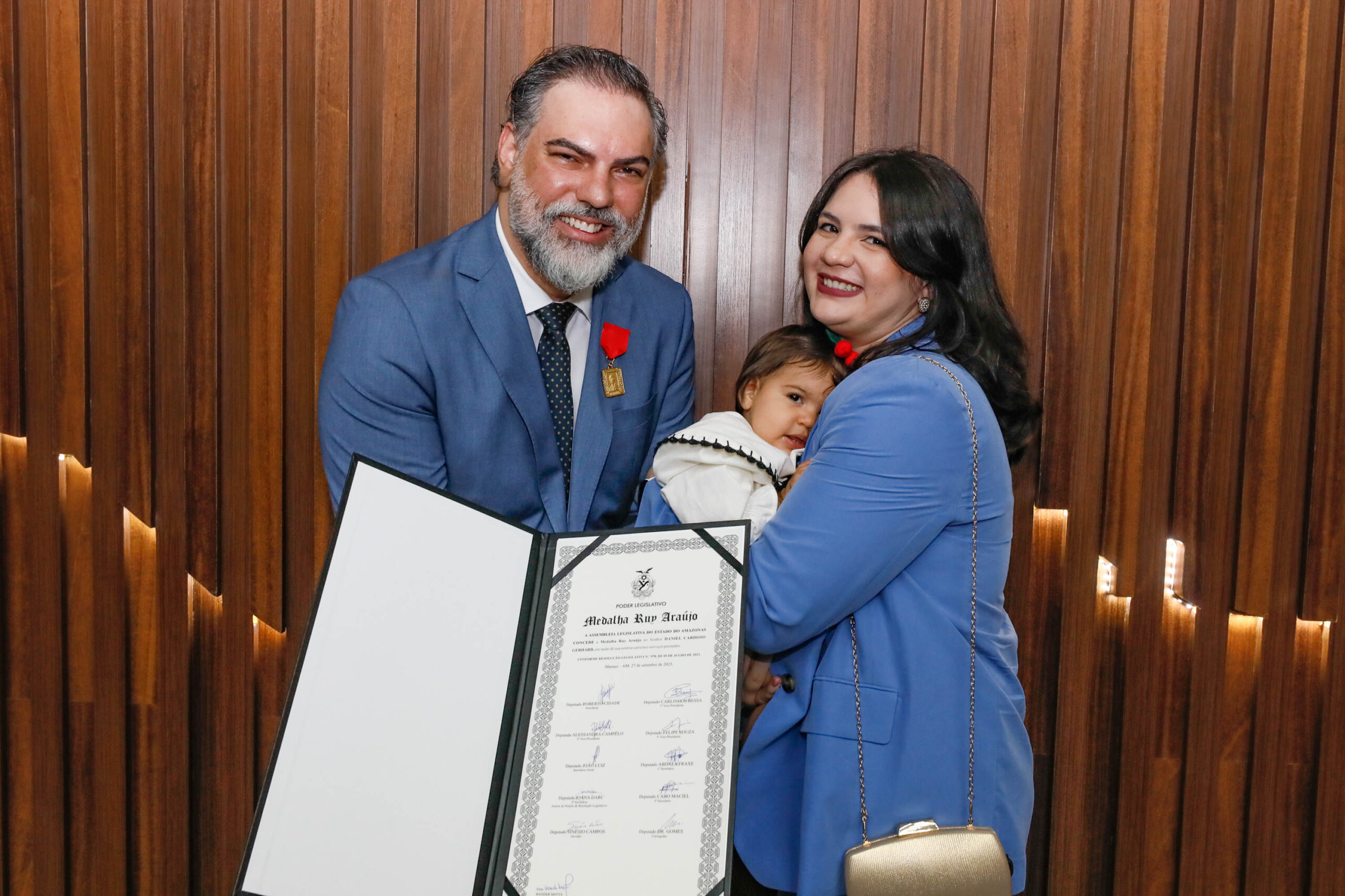 Diretor Jurídico do TCE-AM é agraciado com Medalha Ruy Araújo
