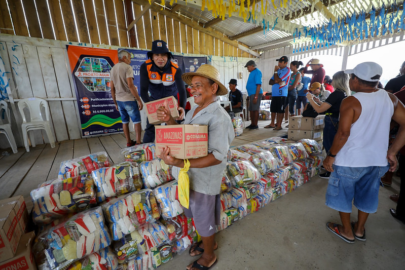 Governo do Amazonas envia mais de 500 toneladas de alimentos  para comunidades isoladas pela estiagem