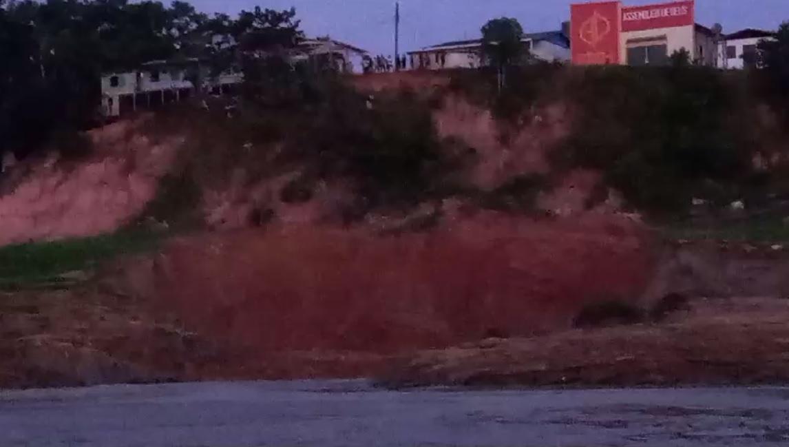 Desbarrancamento destrói vila em Beruri: uma morte foi confirmada; 20 pessoas estão desaparecidas