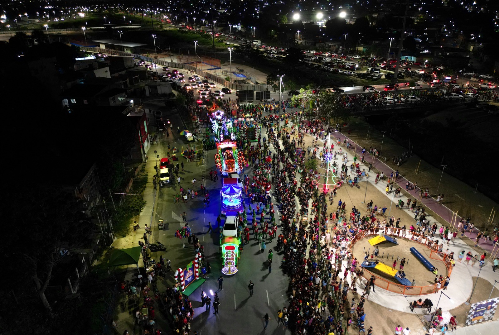 Prefeito comemora sucesso da ‘1ª Parada Natalina’ de Manaus