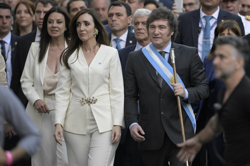 Javier Milei reduz ministérios pela metade na Argentina