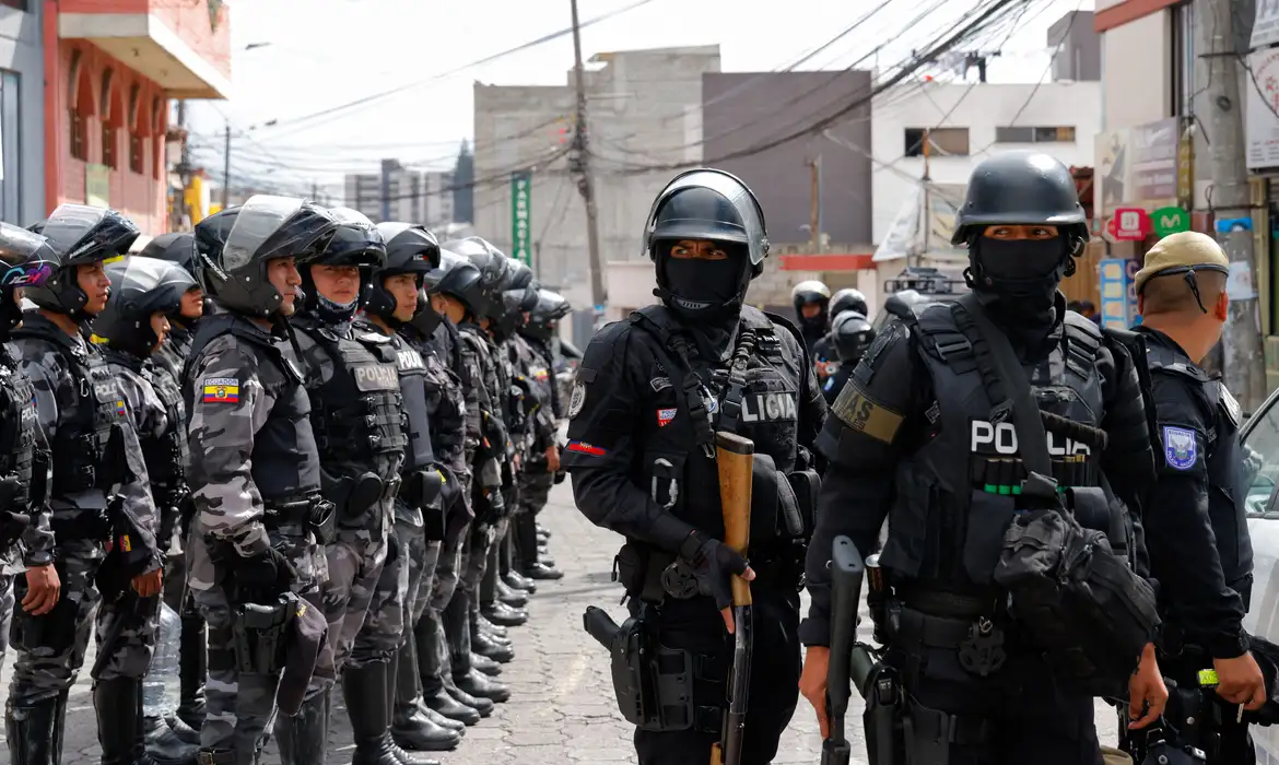 Equador vive dia de terror e de ruas desertas em meio a onda de violência