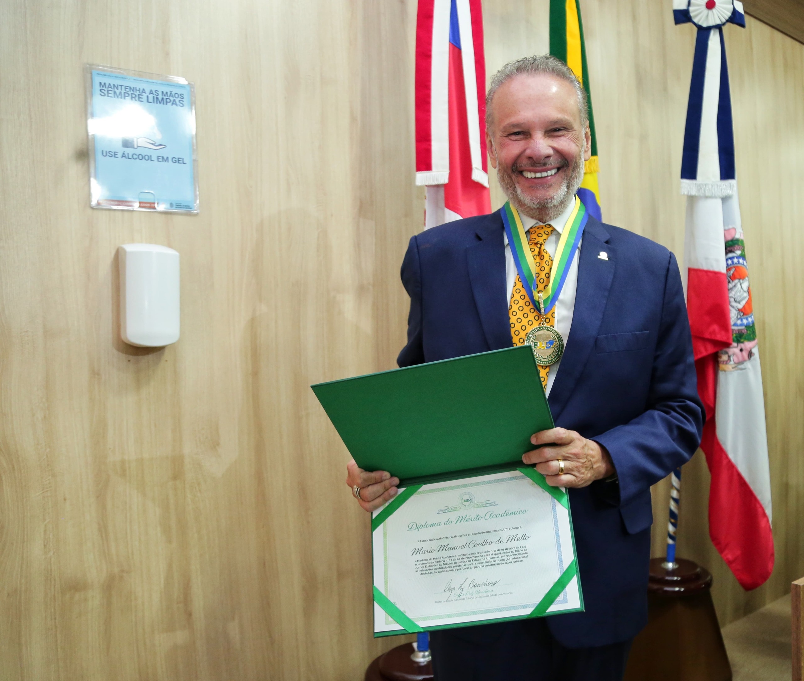 Conselheiro do TCE-AM é agraciado com medalha do Mérito Acadêmico da Ejud do TJAM