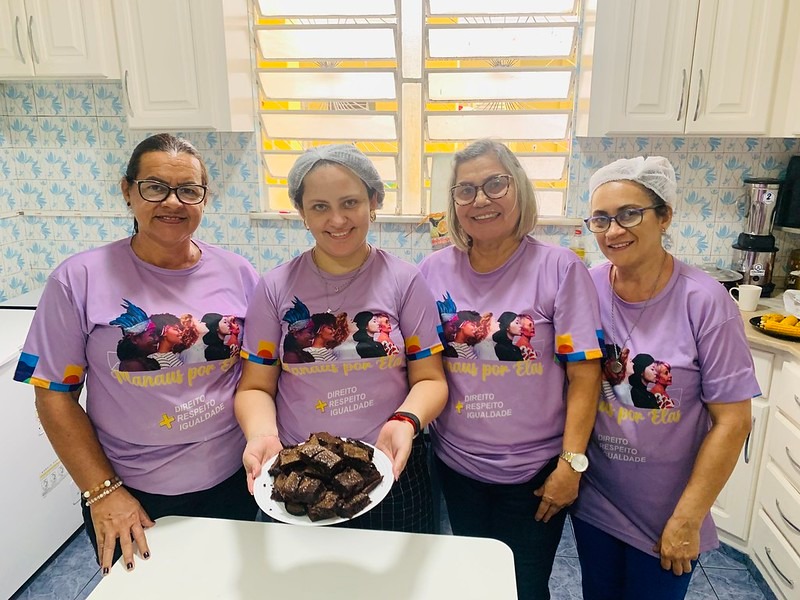 Prefeitura realiza oficina de produção de brownies para mulheres atendidas por casa de acolhimento