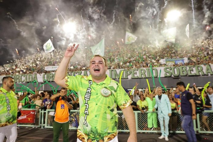 Pré-candidato a prefeito Roberto Cidade ganha o carnaval de Manaus pela Aparecida