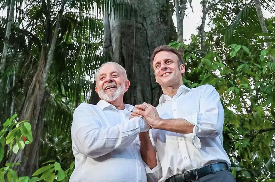 Lula e Macron anunciam programa de de 1 bilhão de euros na bioeconomia da Amazônia do Brasil