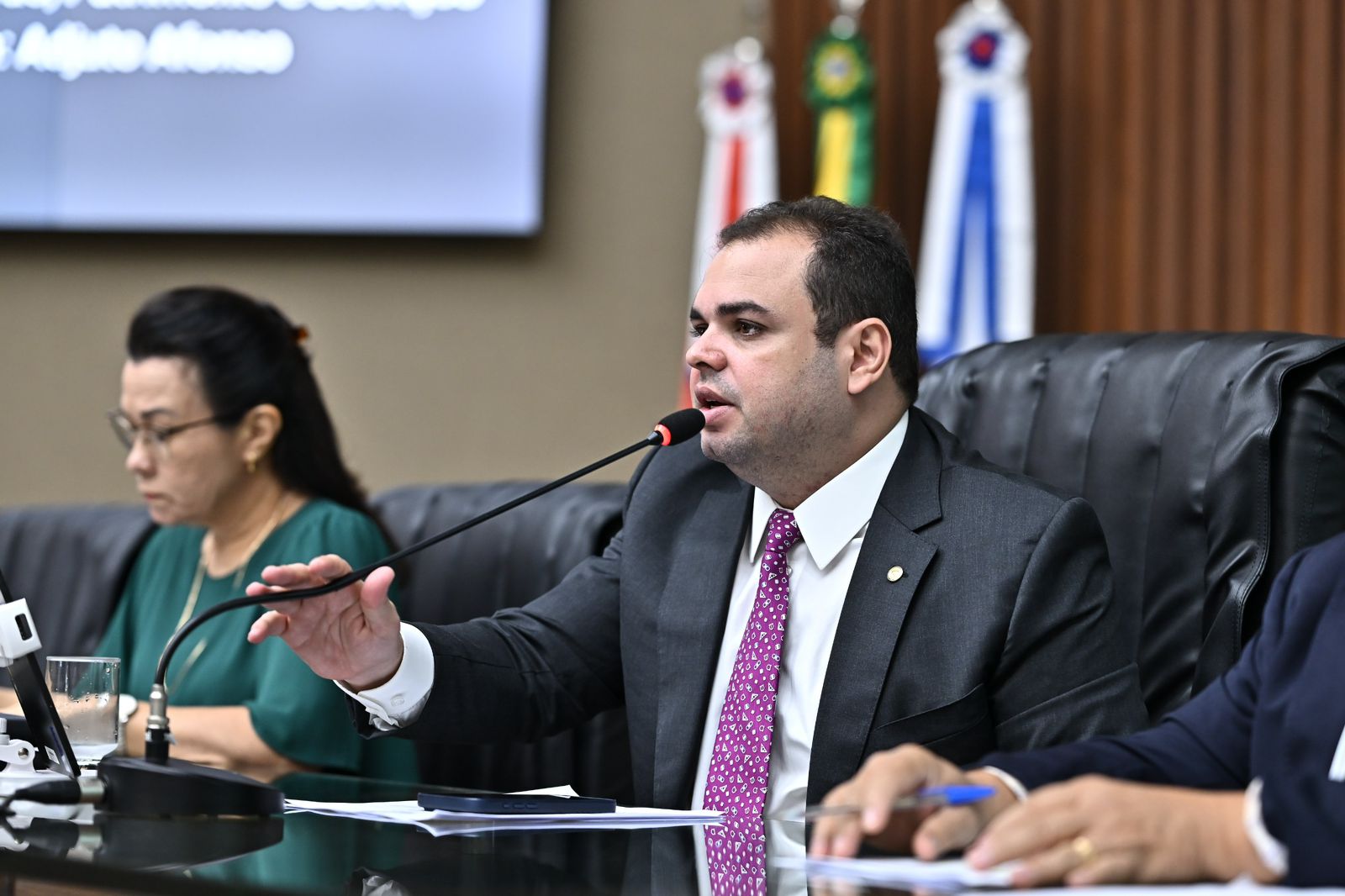 De autoria de Roberto Cidade, Projeto de Lei aprovado assegura às mulheres direito a acompanhante durante consultas e exames médicos