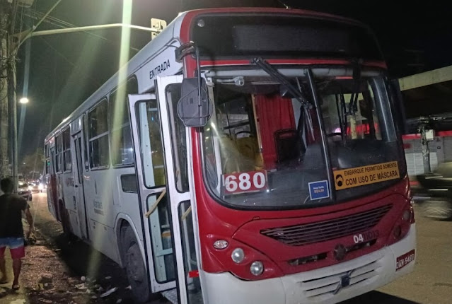 Passageiros vivem momentos de terror durante ass4lto em ônibus da linha 680