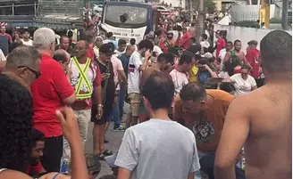 Micro-ônibus atropela fiéis durante procissão em PE; 4 morreram