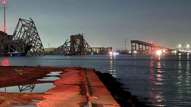 Ponte desaba após colisão de navio cargueiro nos EUA