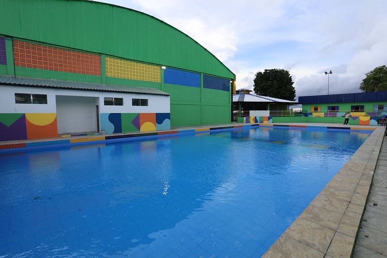 Prefeitura de Manaus entrega complexo esportivo do Santa Etelvina com piscina, campo e quadra poliesportiva reformados