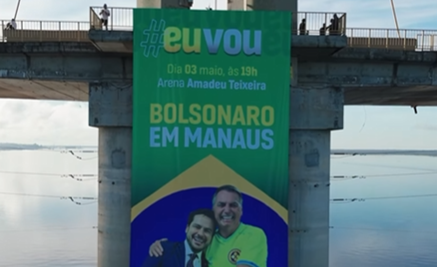 Governo do Amazonas  retira banner não autorizado com imagem de Bolsonaro e Alberto Neto na Ponte