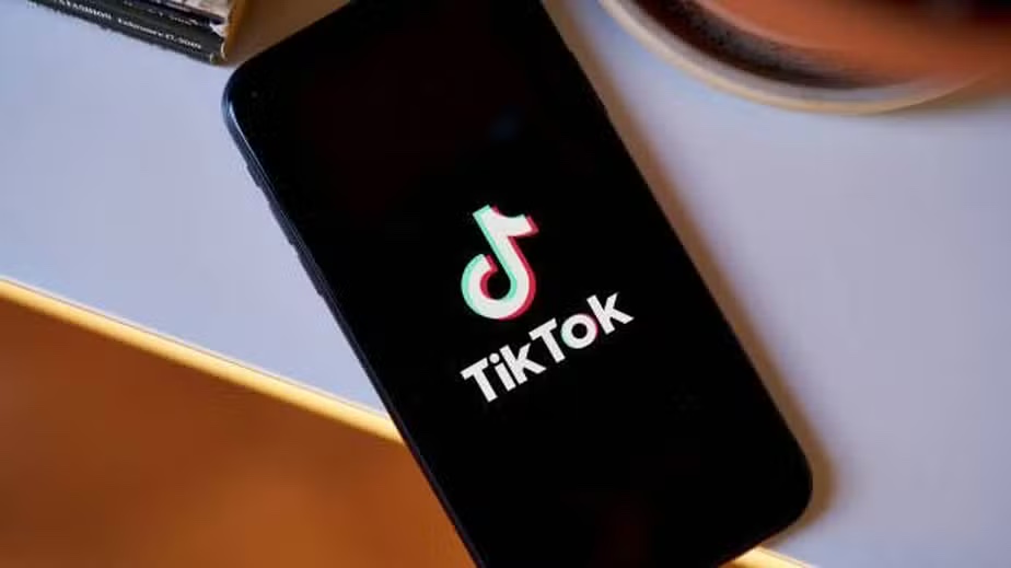 Câmara dos EUA aprova proibição ao TikTok caso empresa não corte laços com a China