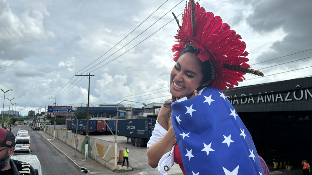 Isabelle Nogueira é recebida com festa no Aeroporto de Manaus e desfila em carreata até o Teatro Amazonas