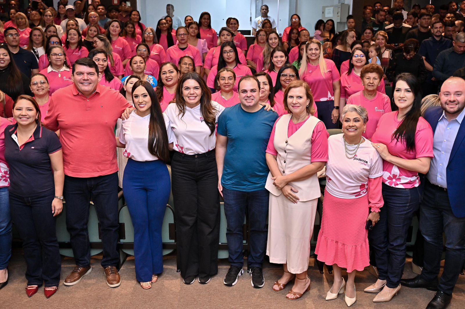 Pré-candidato, Roberto Cidade recebe apoio das mulheres do Podemos, durante ato de posse da nova Executiva Municipal da sigla