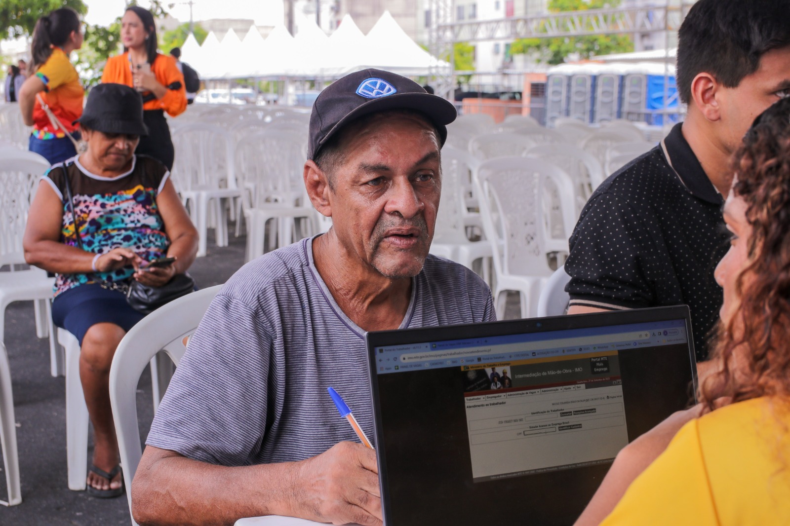 Prefeitura de Manaus já inseriu mais de 16 mil pessoas no mercado de trabalho desde 2021