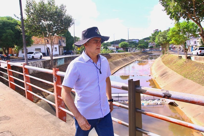 Prefeitura de Manaus instala nova ecobarreira no bairro Alvorada