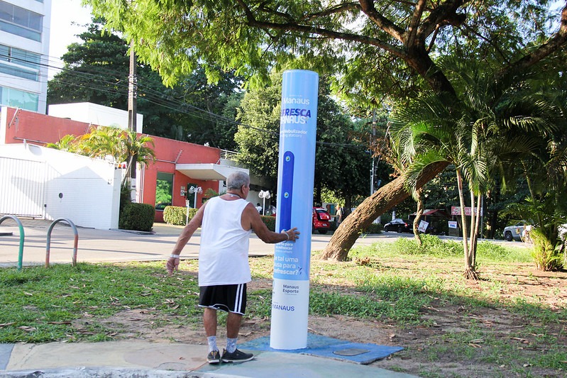 Prefeitura de Manaus instala totens nebulizadores de água para aliviar o calor em pontos de prática desportiva