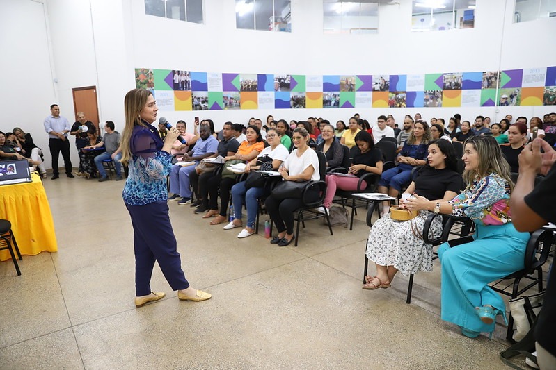 Prefeitura de Manaus realiza formação voltada para profissionais do apoio escolar