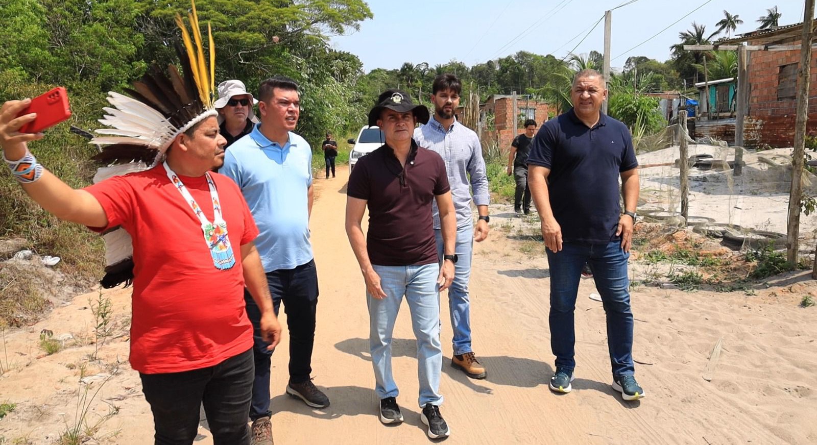 Prefeito David Almeida anuncia pavimentação de vias em comunidades do Tarumã-Açu na zona Oeste de Manaus