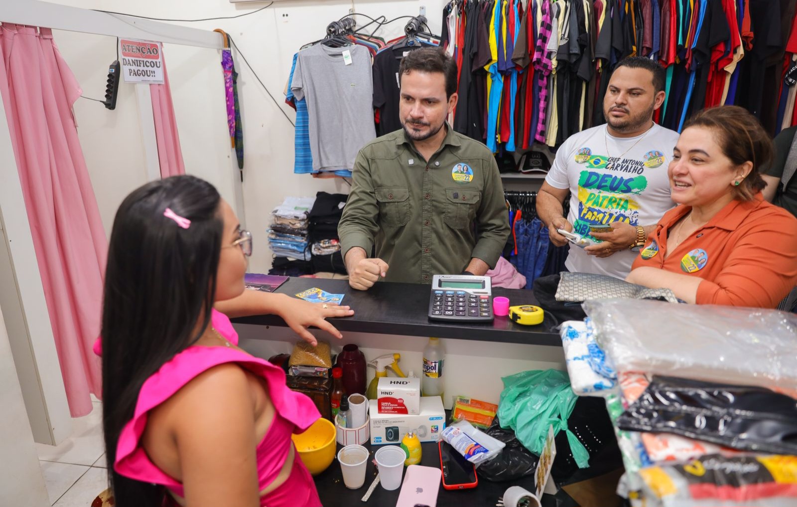 Com foco no empreendedorismo, Capitão Alberto Neto e Professora Maria do Carmo visitam feiras e comércios das zonas Norte e Leste