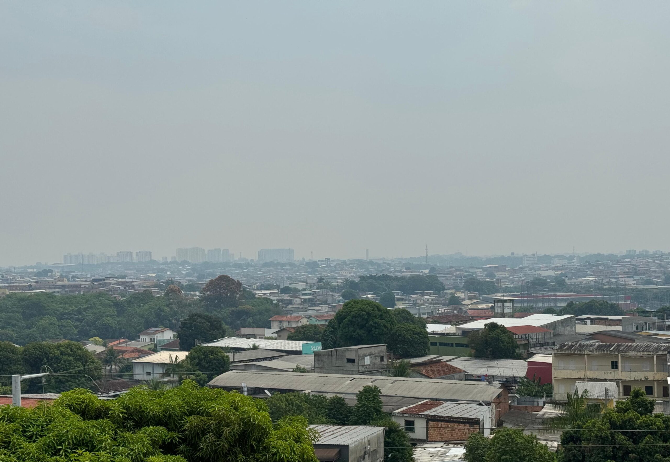 Dos sete candidatos à Prefeitura de Manaus, Amom é o único que inclui o combate à fumaça tóxica em Plano de Governo