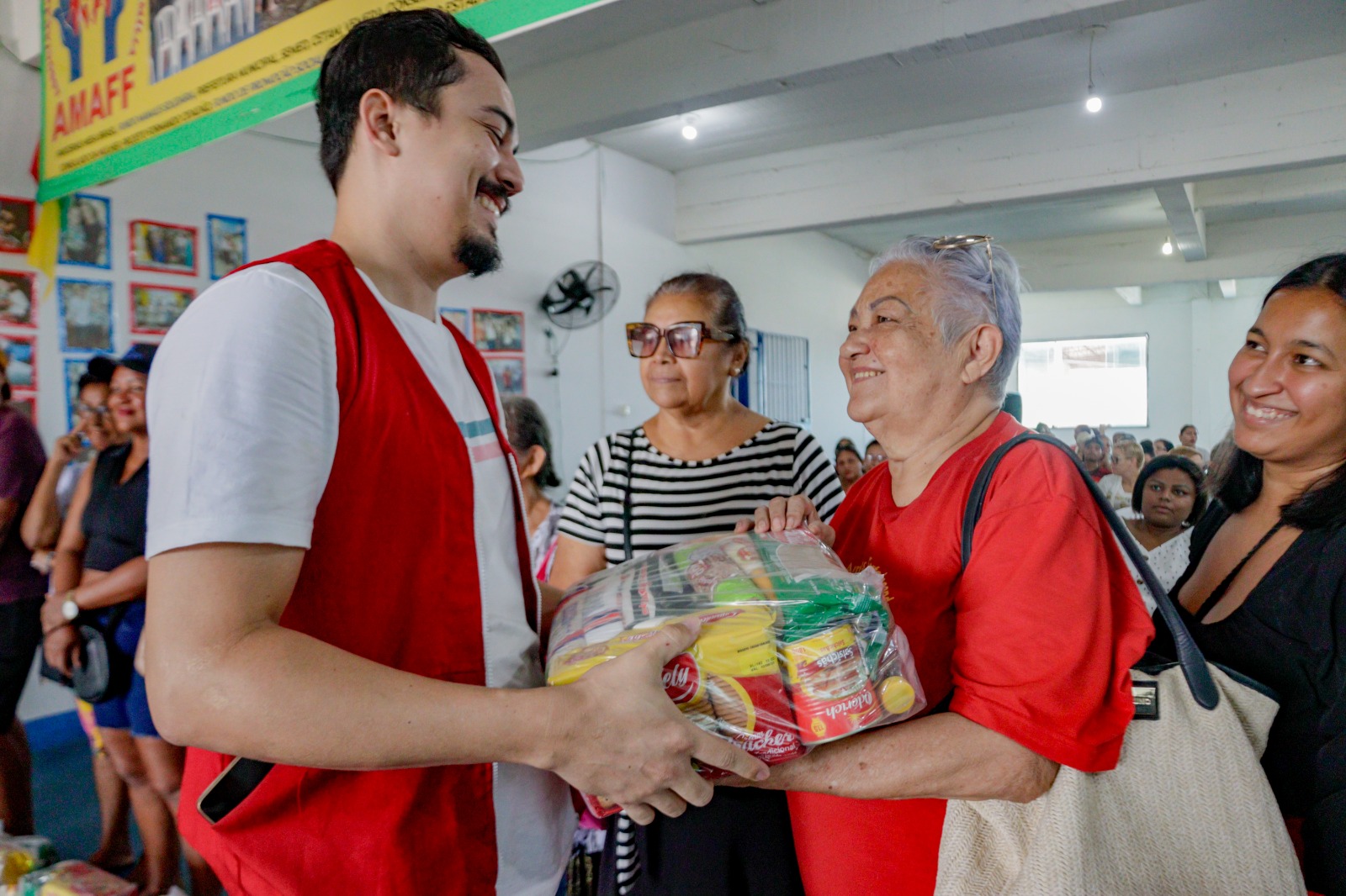 Governo Presente: cestas de alimentos entregues na ação auxiliam pessoas em vulnerabilidade social em Manaus