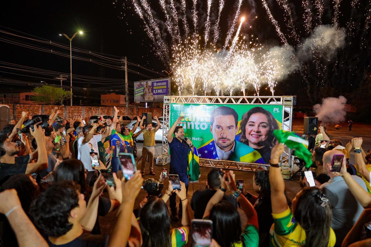 Com ação de adesivaço, Capitão Alberto Neto inicia companha de Ordem e Progresso para Manaus