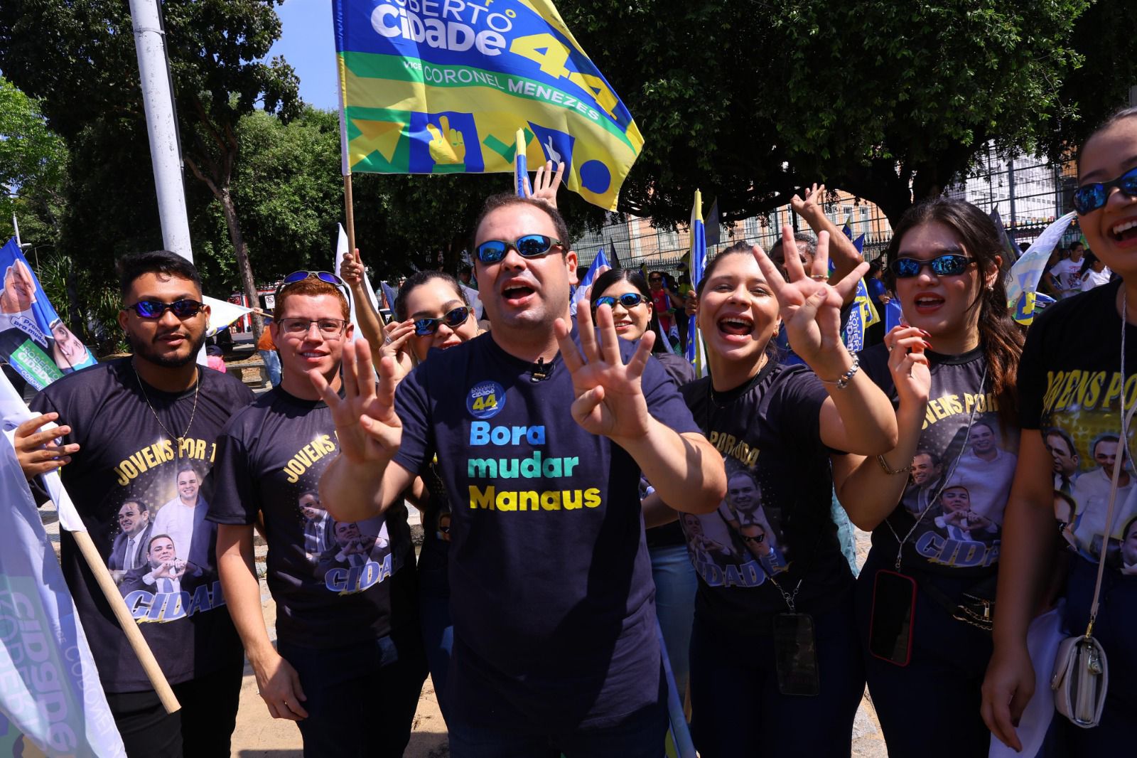 Durante caminhada no Centro, Roberto Cidade ouve queixas e propostas para a região