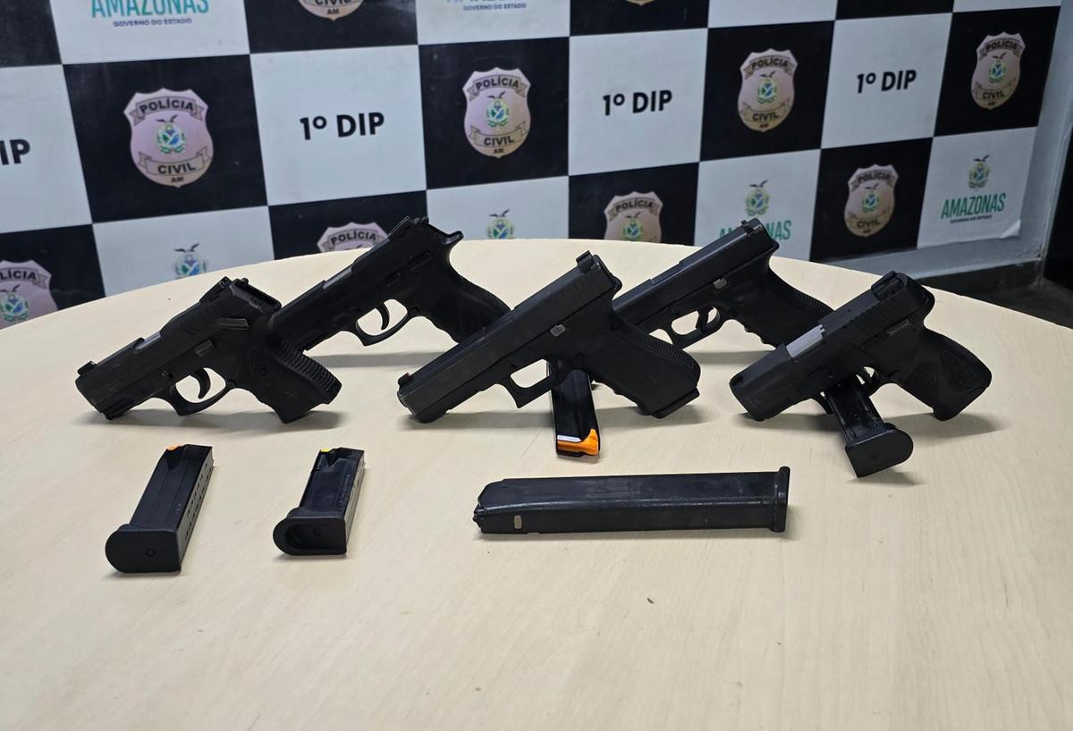 ‘Senhor das armas’ de facção criminosa é preso com pistolas e munições em condomínio no Tarumã