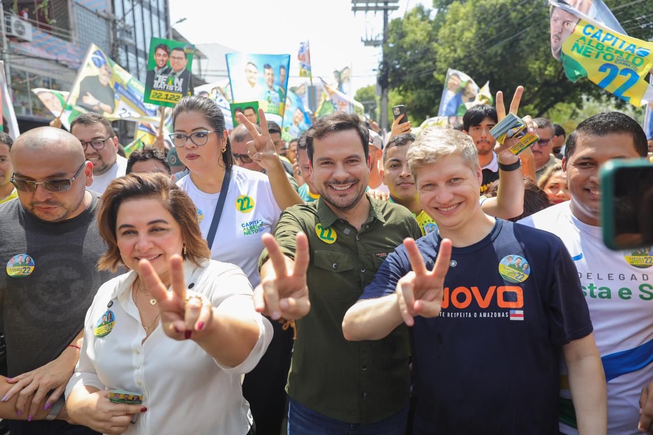 Vice-lider da oposição na Câmara Federal, Marcel van Hattem faz caminhada e pede voto para Alberto Neto e Maria do Carmo